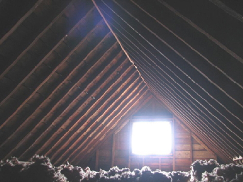 In this older home, collar ties, which help to support<br>rafters during heavy snow loads, are missing.